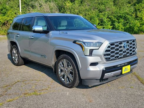 Used 2024 Toyota Sequoia Capstone AWD/4WD image 3