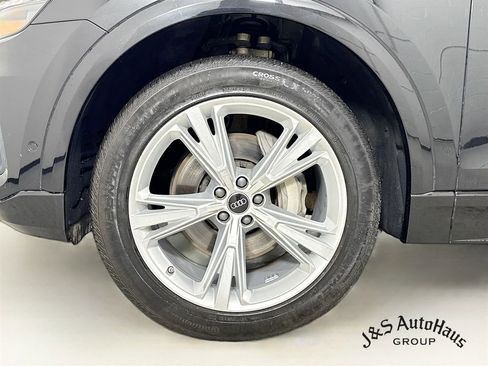 Used 2023 Audi Q8 Premium Plus w/ Premium Plus Package image 38