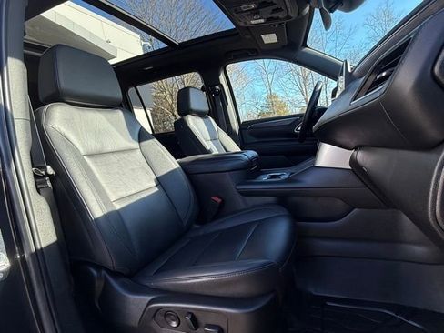 Used 2024 Chevrolet Suburban Z71 w/ Luxury Package image 18