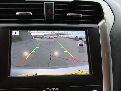 Used 2019 Ford Fusion SE image 35