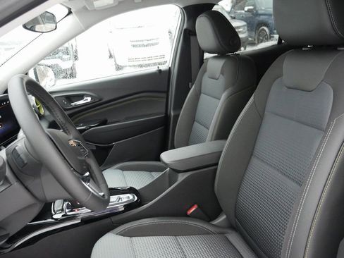 New 2026 Chevrolet Trax LT w/ Driver Confidence Package image 9