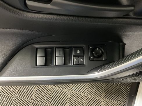 Used 2021 Toyota RAV4 LE image 15