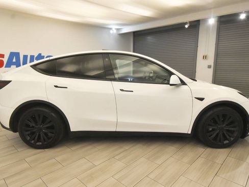 Used 2022 Tesla Model Y Long Range AWD/4WD image 6