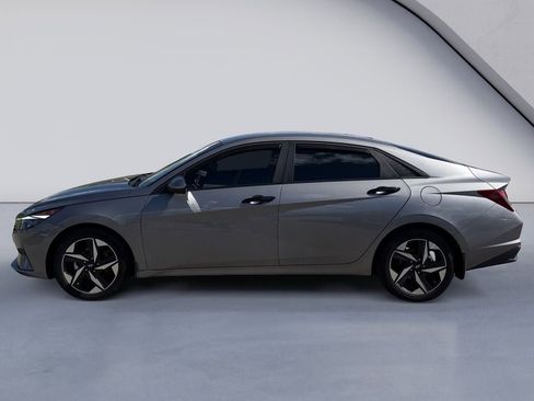 Used 2023 Hyundai Elantra SEL w/ Convenience Package FWD image 2