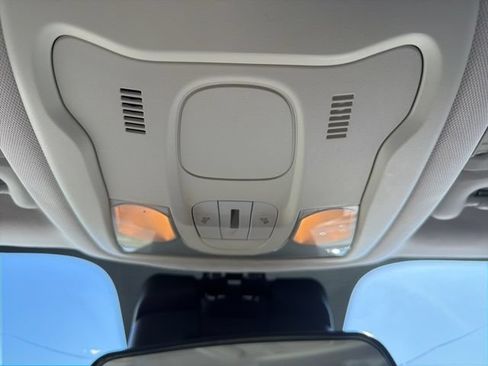 Used 2016 Jeep Renegade Latitude FWD image 29