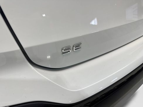 Used 2025 Volkswagen Taos SE w/ Panoramic Sunroof Package FWD image 23