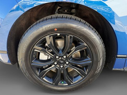 Used 2024 Ford Edge SE w/ Black Appearance Package image 9