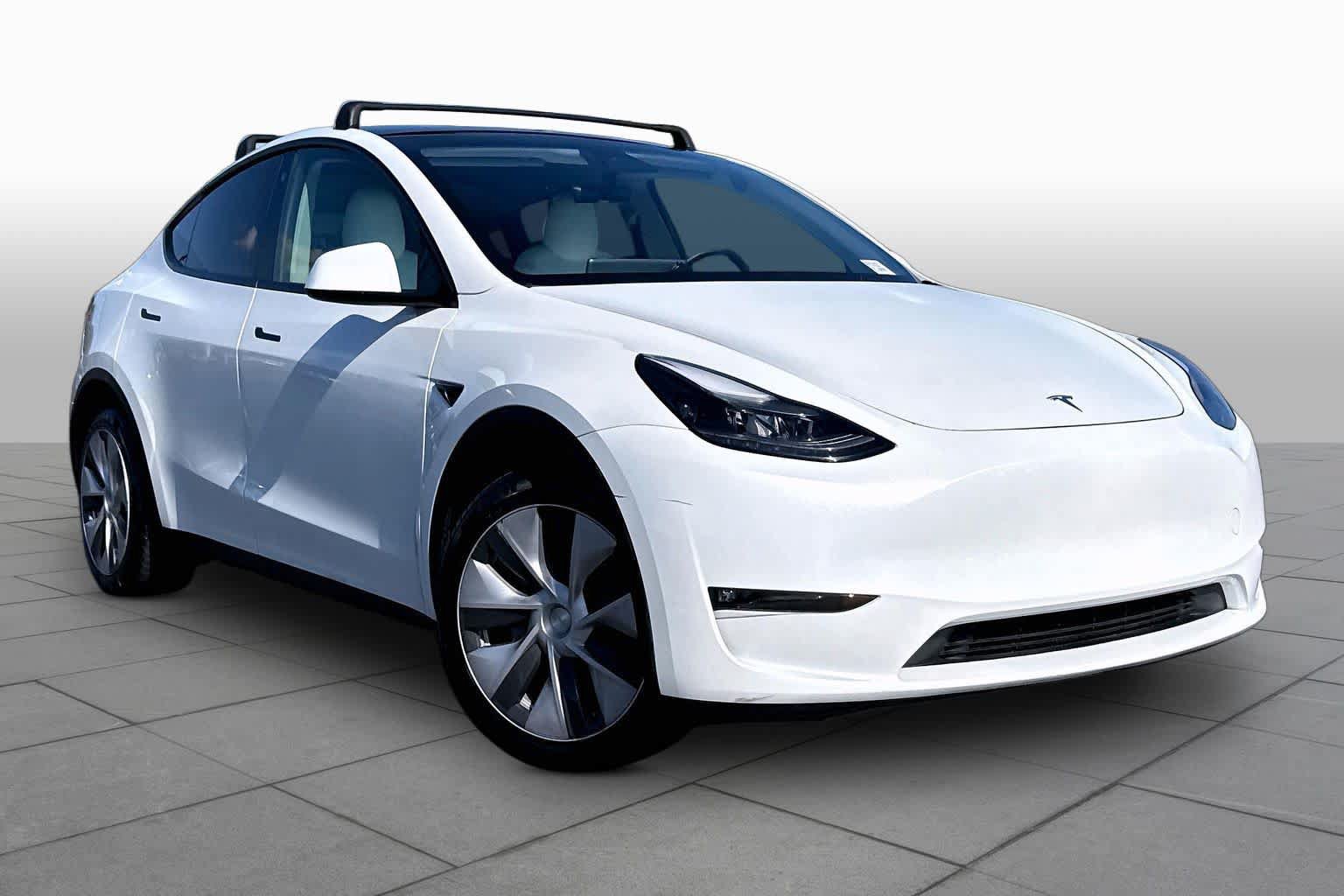 Used 2023 Tesla Model Y Long Range AWD/4WD image 2