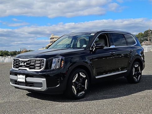 Used 2023 Kia Telluride S image 3