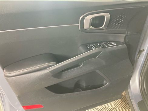 Certified 2023 Kia Sorento LX image 11
