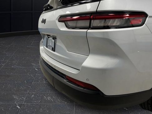 Used 2024 Jeep Grand Cherokee L Altitude image 33