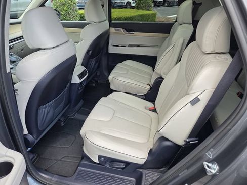 Used 2025 Hyundai Palisade Limited FWD image 11