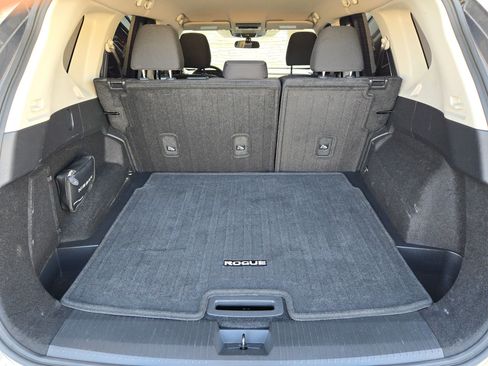 Certified 2025 Nissan Rogue SV image 25
