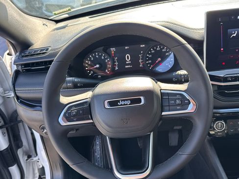 Used 2023 Jeep Compass Altitude AWD/4WD image 14