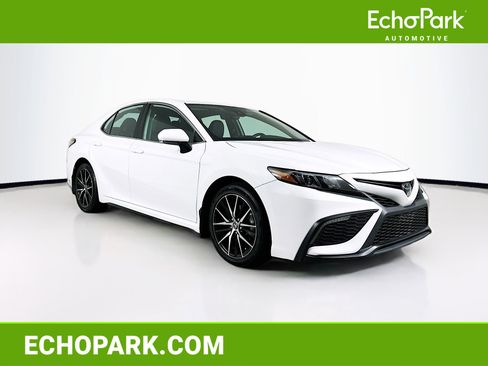 Used 2024 Toyota Camry SE image 1