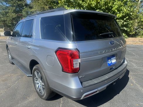 Used 2023 Ford Expedition XLT image 3