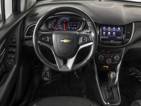 Used 2022 Chevrolet Trax LT w/ LT Convenience Package image 37