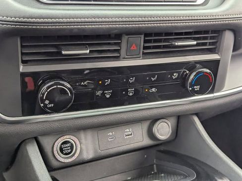 Used 2023 Nissan Rogue S image 28