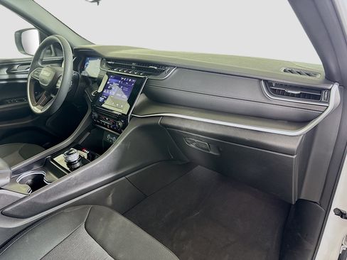 Used 2024 Jeep Grand Cherokee Laredo X image 30