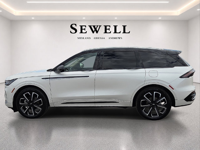 Used 2025 Lincoln Nautilus Reserve AWD/4WD image 2