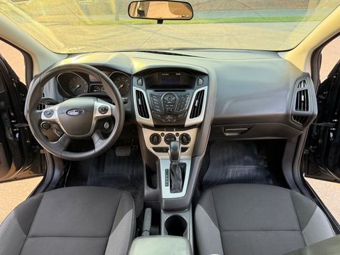 Used 2014 Ford Focus SE FWD image 11