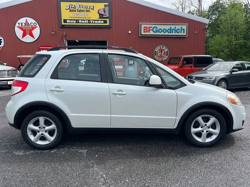 Used 2008 Suzuki SX4 AWD Hatchback image 3