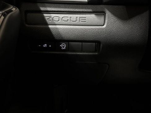 Used 2024 Nissan Rogue S image 18