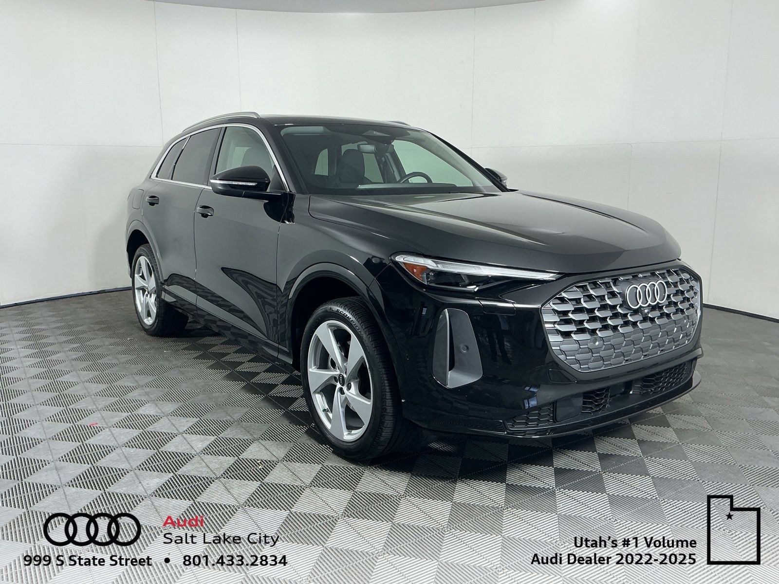 Used 2025 Audi Q5 Premium Plus w/ Premium Plus AWD/4WD image 1