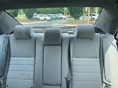 Used 2016 Toyota Camry LE FWD image 11