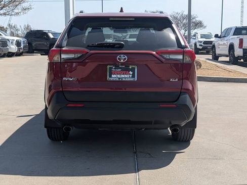 Used 2020 Toyota RAV4 XLE Premium image 7