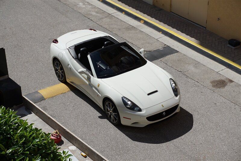 Used 2014 Ferrari California RWD image 55