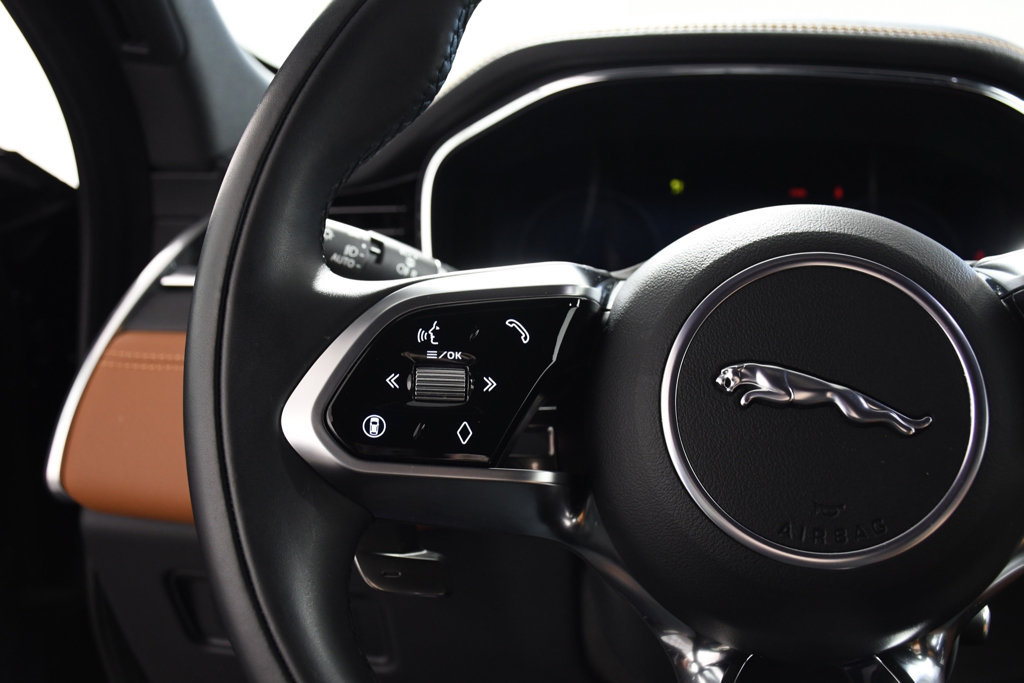 Used 2026 Jaguar F-PACE R-Dynamic S AWD/4WD image 29