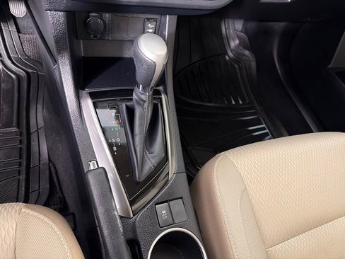 Used 2014 Toyota Corolla LE image 19