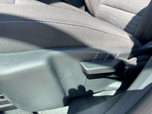 Used 2026 Chevrolet Equinox LT FWD image 12