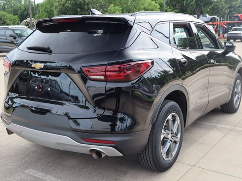 Used 2024 Chevrolet Blazer LT w/ Convenience Package FWD image 3