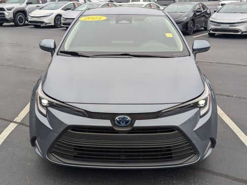 Used 2025 Toyota Corolla LE image 2