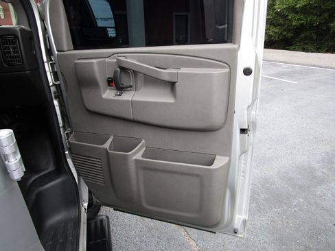 Used 2022 Chevrolet Express 2500 Extended w/ Driver Convenience Package image 24