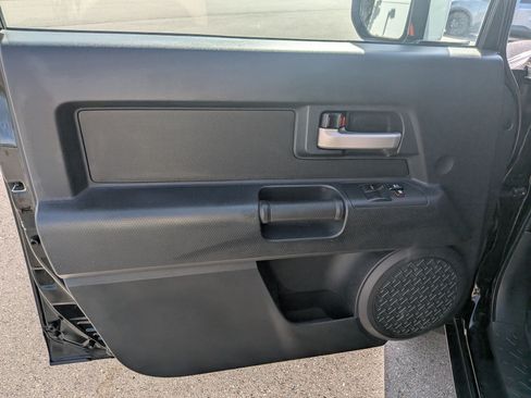 Used 2011 Toyota FJ Cruiser 4WD w/ Convenience Pkg image 12