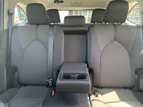 Certified 2024 Toyota Highlander LE FWD image 30
