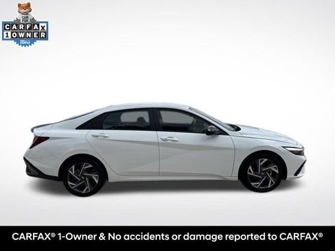 Used 2025 Hyundai Elantra Sport FWD image 2