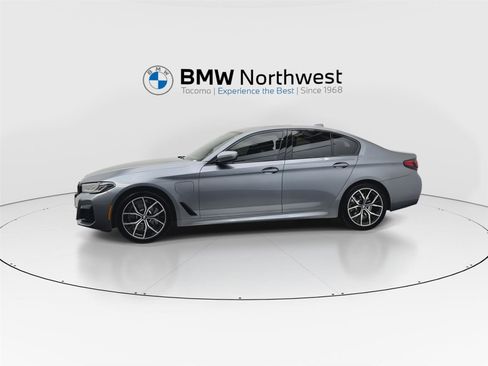 Used 2021 BMW 530e xDrive w/ Executive Package image 10