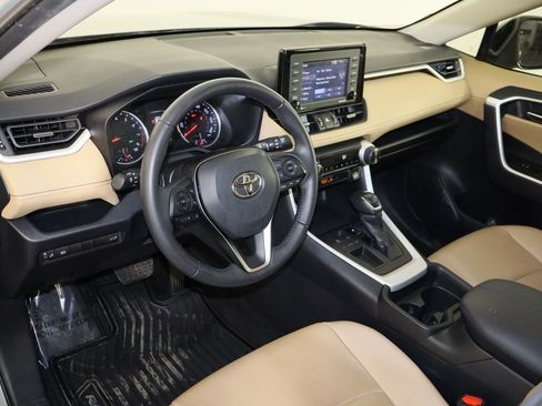 Used 2021 Toyota RAV4 XLE Premium image 27