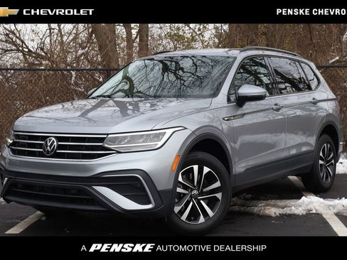 Used 2022 Volkswagen Tiguan S image 1
