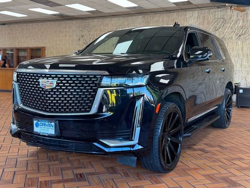 Used 2021 Cadillac Escalade Luxury AWD/4WD image 4