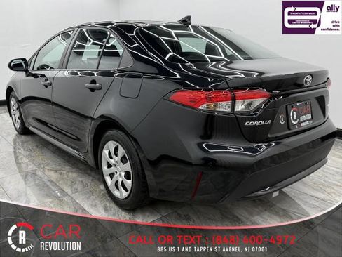Used 2022 Toyota Corolla LE image 4