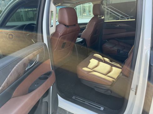 Used 2016 Cadillac Escalade ESV Premium AWD/4WD image 6
