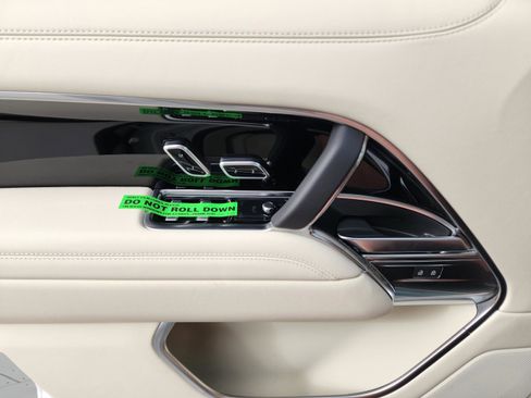 New 2026 Land Rover Range Rover SE image 29