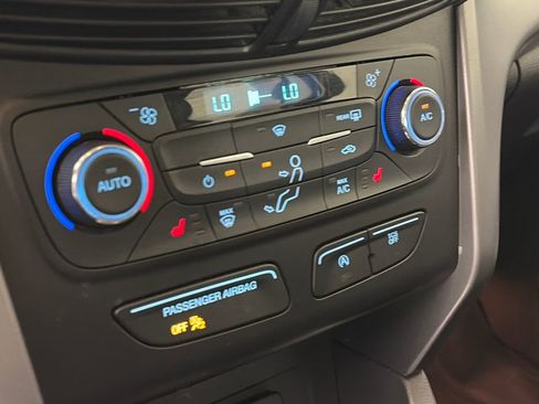 Certified 2017 Ford Escape SE w/ SE Leather Comfort Package image 18