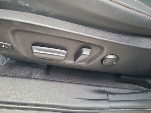 Used 2019 Toyota Highlander XLE image 19