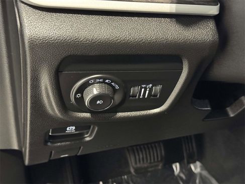 Used 2023 Jeep Grand Cherokee L Limited image 28